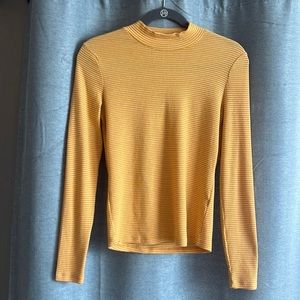 Women’s $20 Soft Long Selves Shirt size Medium